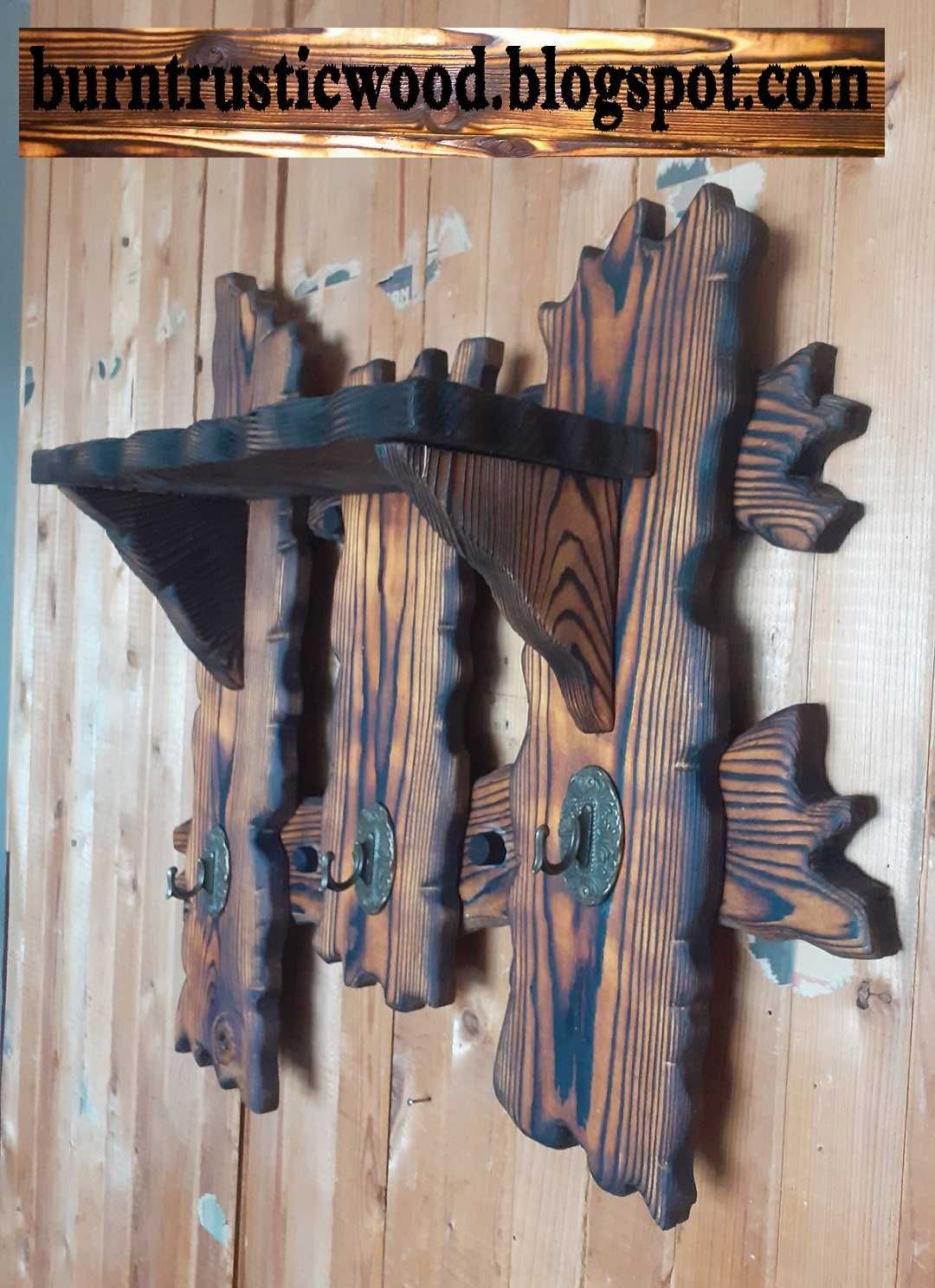 Дървена закачалка