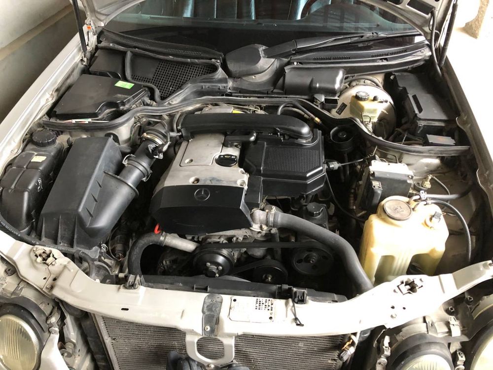 Mercedes Benz E200