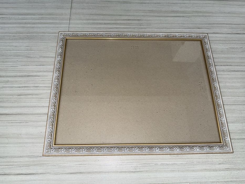 10 лева нова рамка за снимки и др. 30/40 см.