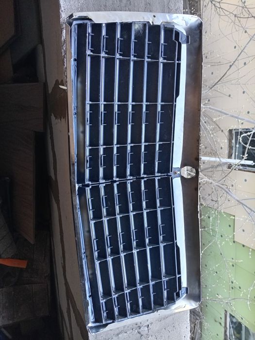 Продам решётку 124 мерседес в отличном состоягии