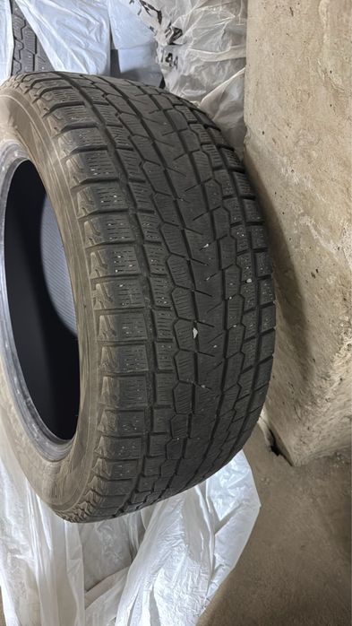 Продам шины 285/50R20 состояние отличное липучку зимняя резина покрышк