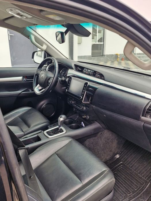 Toyota Hilux Invincible 2.8 D 204 CP automata 4x4