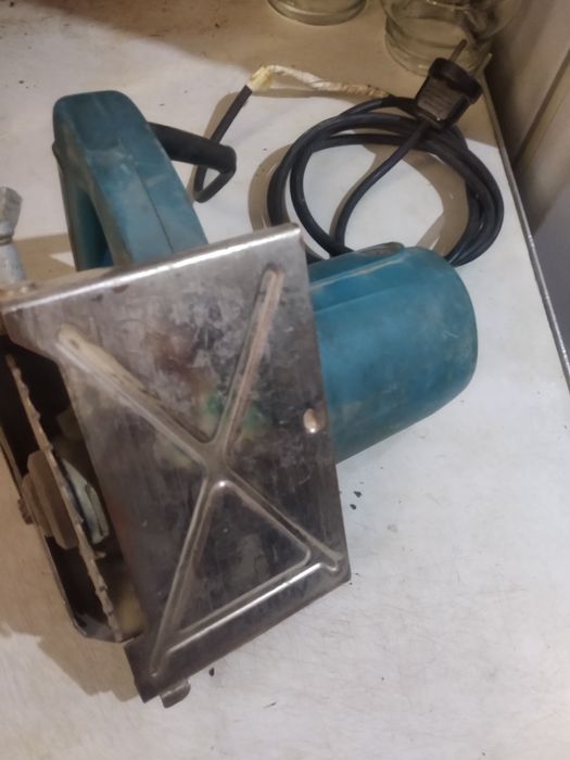 Продам электро пилу пчёлку