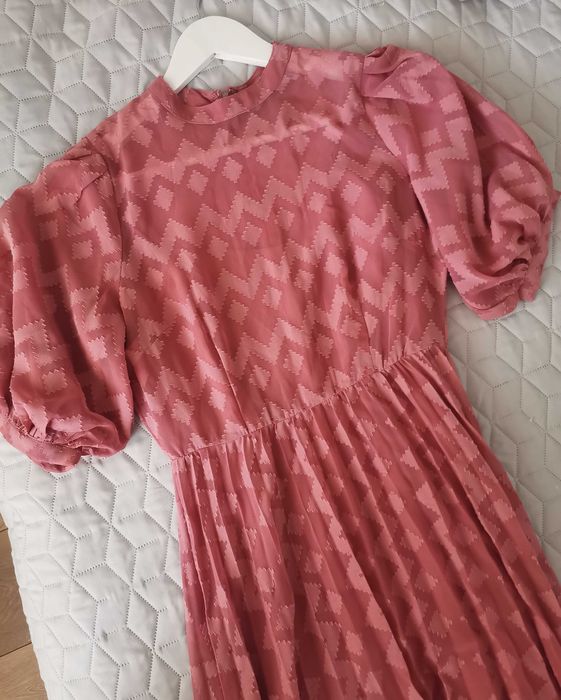 Страхотна дълга плисирана рокля