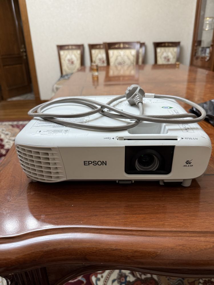 Проектор Epson EB-108 продам