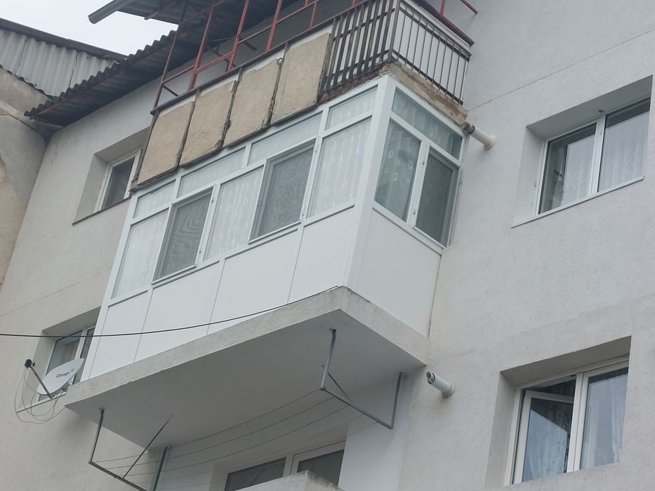 DE VANZARE  .Ap 60 m  2 camere in orasul Fieni
