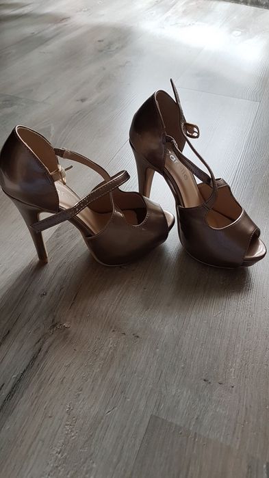 Pantofi Caroline aurii