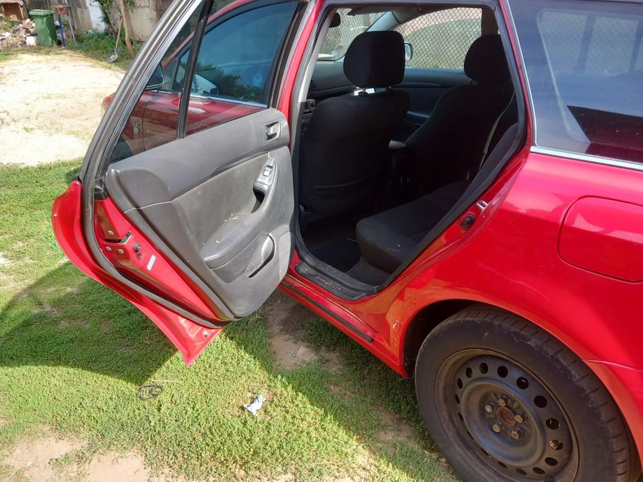 Toyota avensis anul 2005