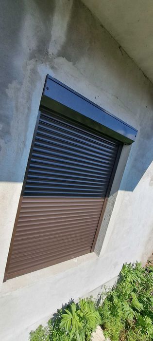 RULOURI Aluminiu si Usi de garaj rezidentiale SECTIONALE