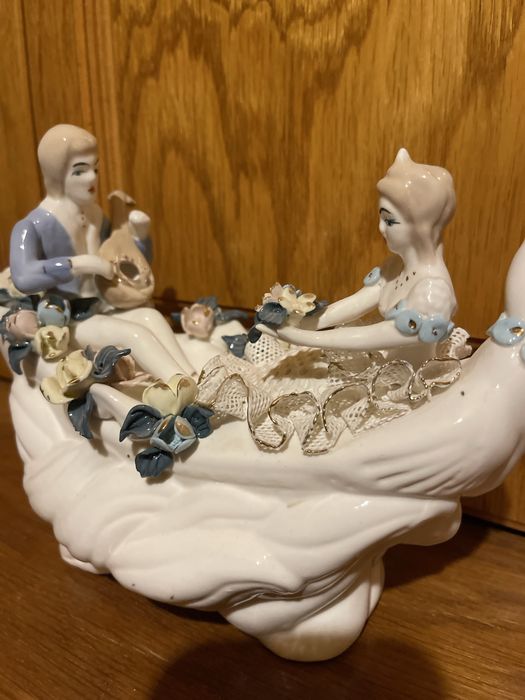 Bibelou deosebit. Domn si doamna in lebada