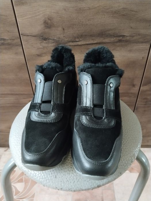 Продам лоферы с мехом.