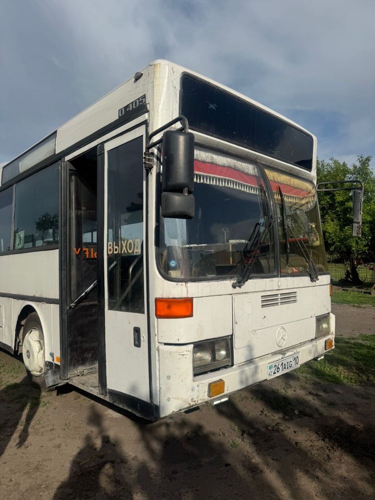 Автобус Мерседес