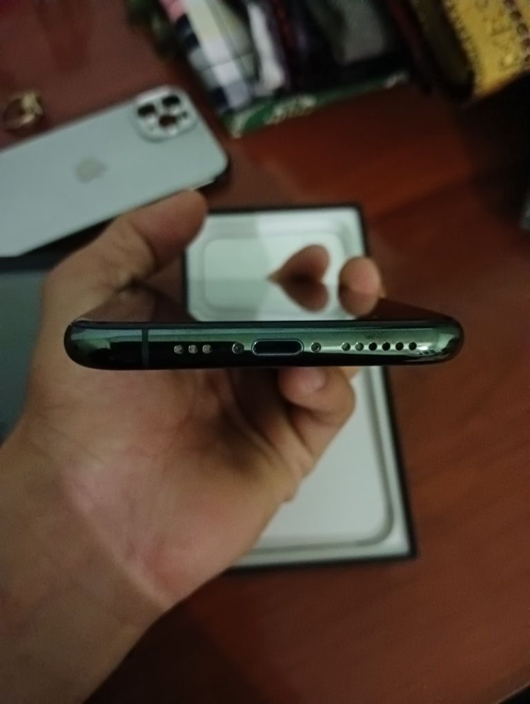 Iphone 11pro sotiladi srocna