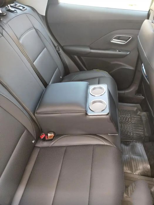 Подлокотник универсальный на заднее сиденье автомобиля