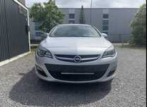 Vînd Opel astra J 2016