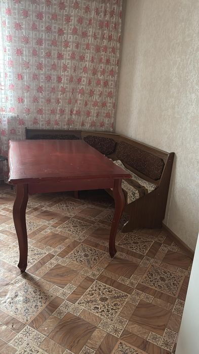 Продам кухонный стол и уголок