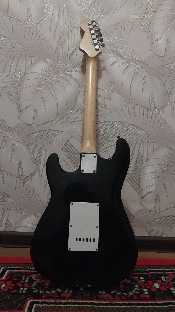 Elektr gitara sotaman. Продаю электронную гитару