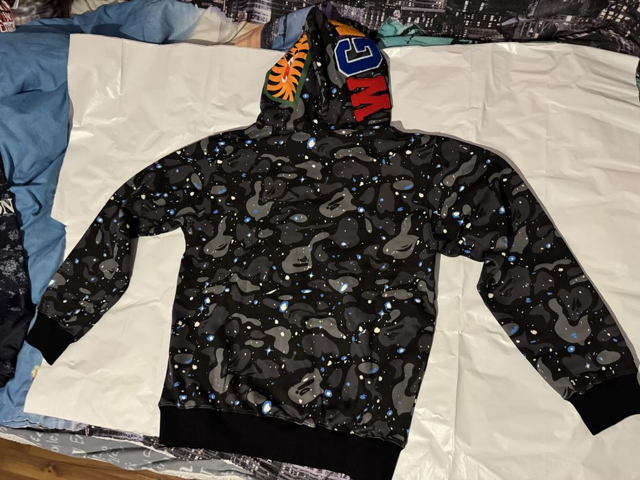 Горнища на марката Bape