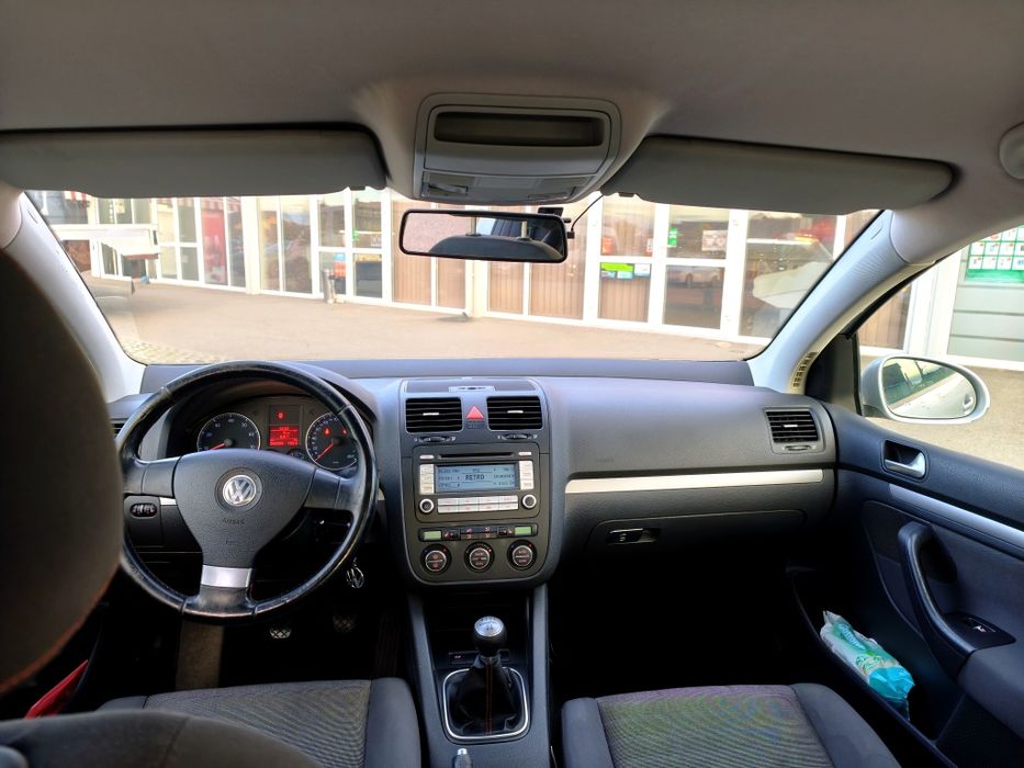Golf V 1.6 MPI de vânzare.