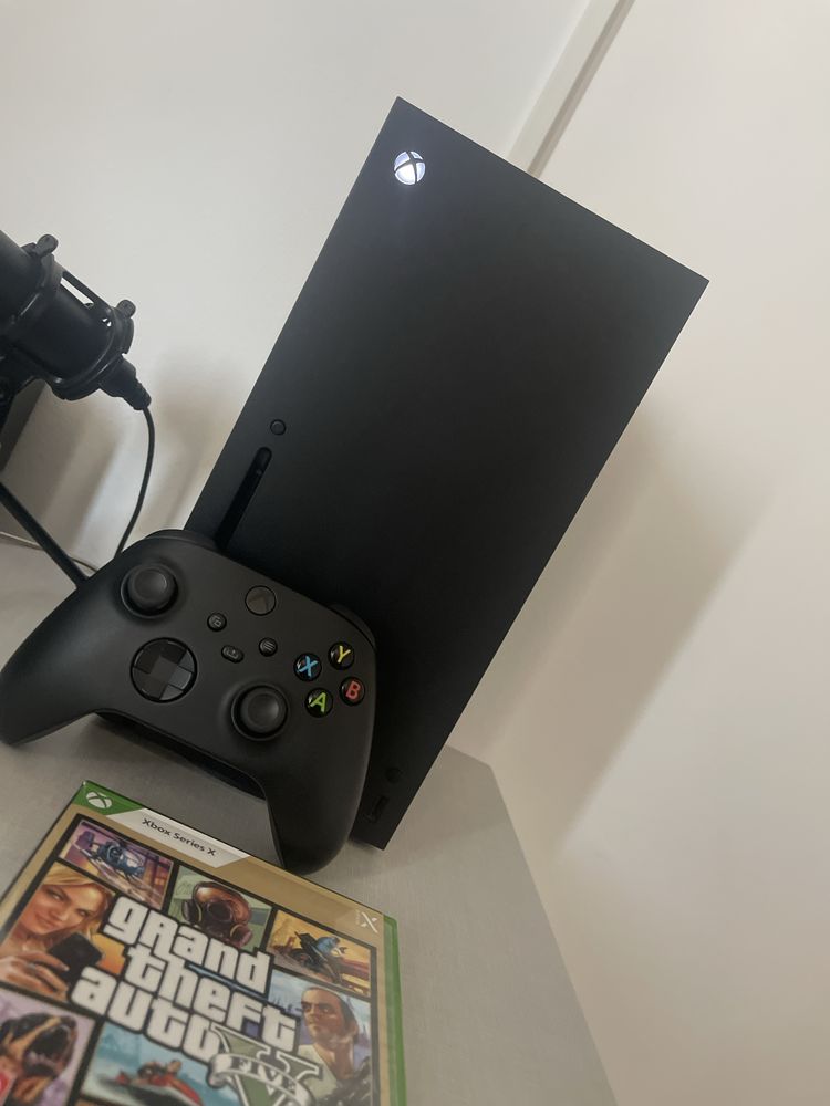 Xbox series x 1 tb folosit mai de loc 1 an +gta 5 disc
