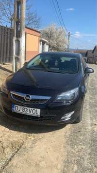 Opel astra j o masina foarte intretinuta