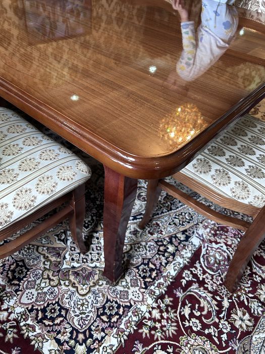 стол в идеальном состоянии