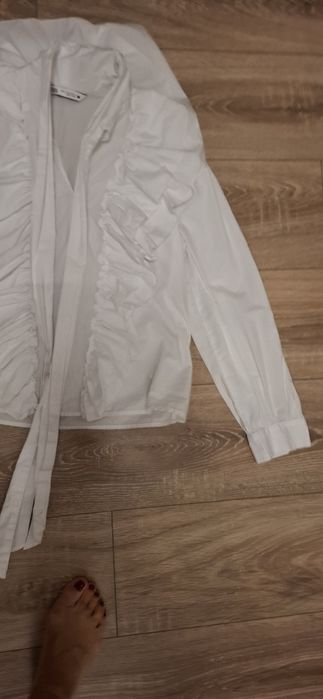 Bluza alba cu volane Zara