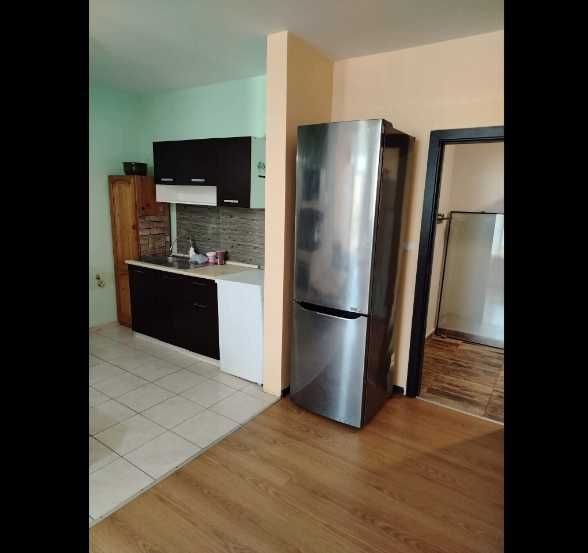 Дава се под наем Тристаен апартамент в Бургас, Меден рудник - зона А - 120 кв.м за 350 € - Снимка #1