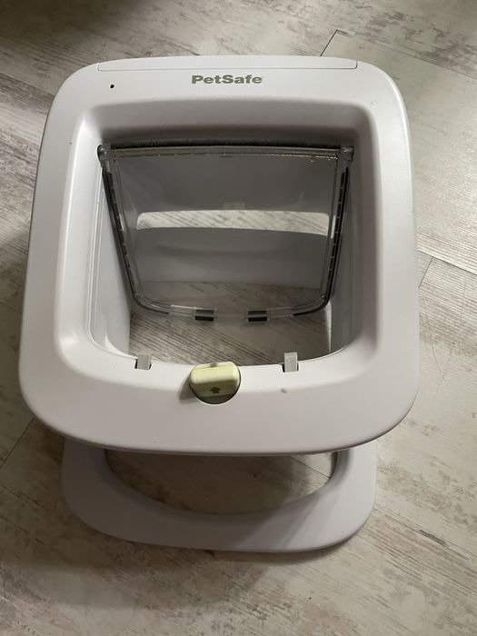 Dozator mancare pisici-caini