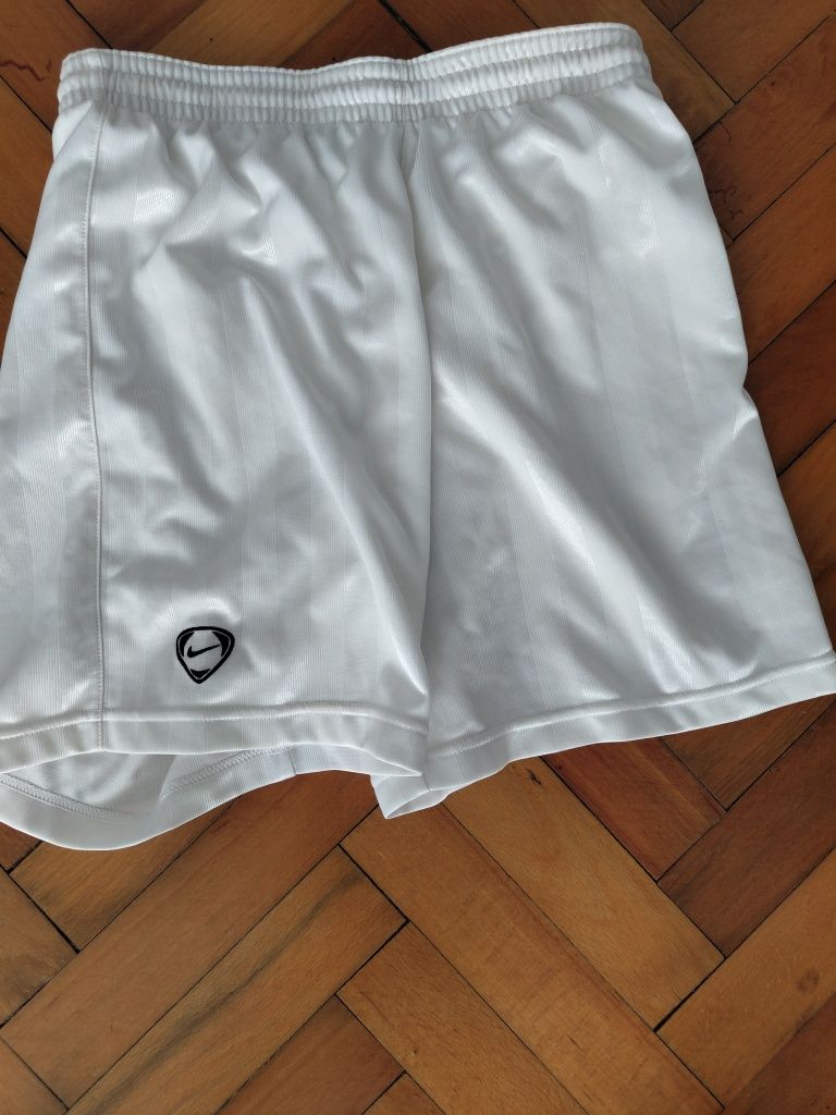 Vând pantaloni Nike