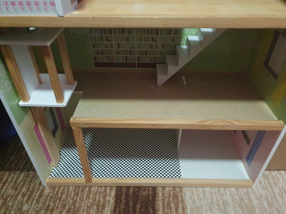 Дървена къща за кукли + мебели + куклите