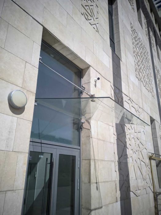 Стеклянные козырьки