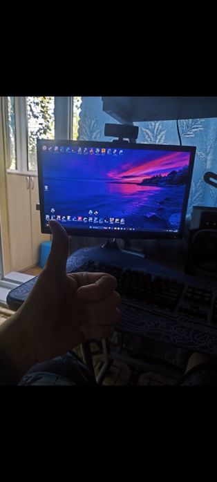 Продаю FULL HD монитор