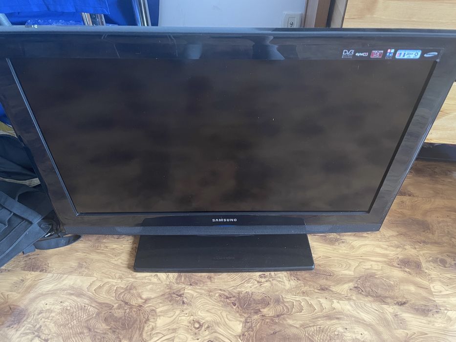 Продам диван, телевизоры, кровать