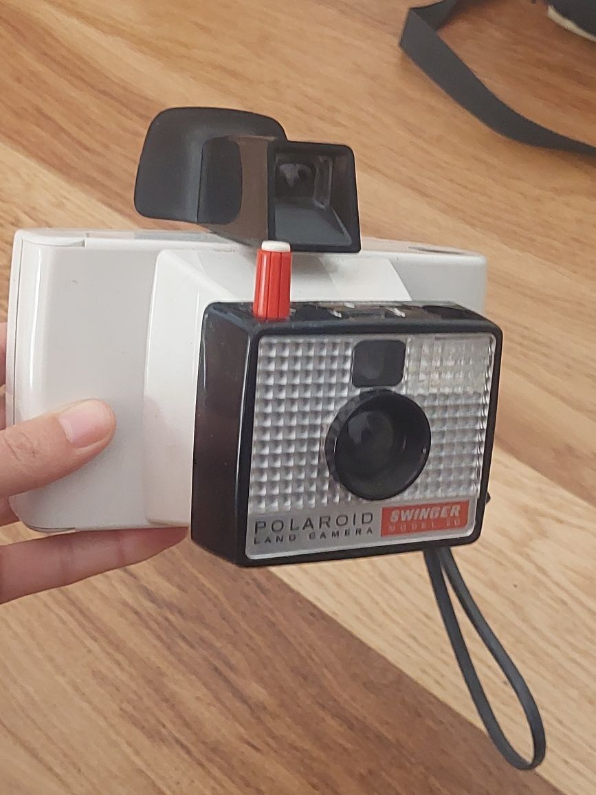 Polaroid Swinger model 20