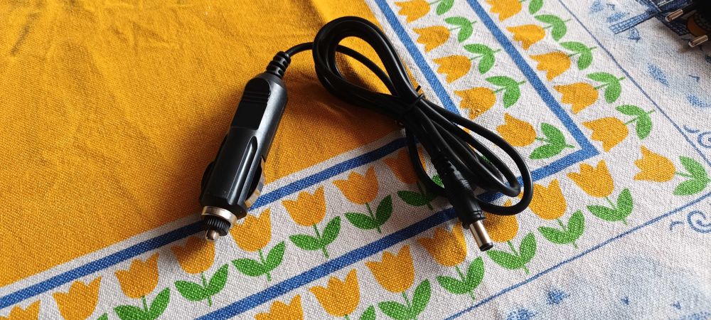 Продавам оригинално зарядно за Nokia за кола