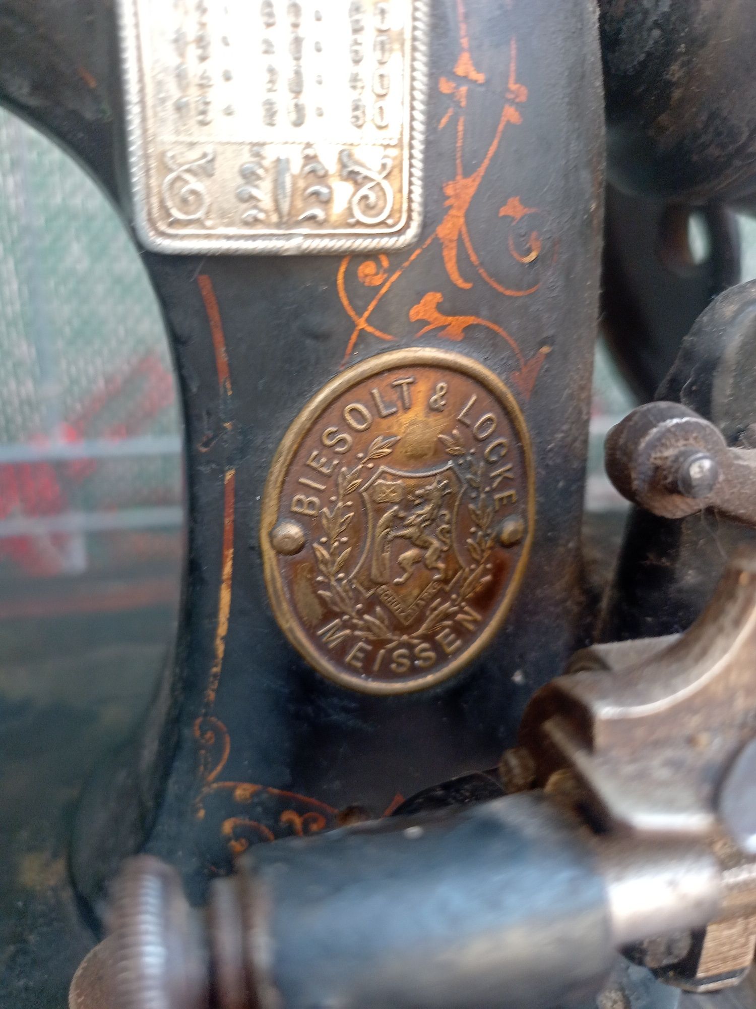 Mașină de cusut manual anul 1880