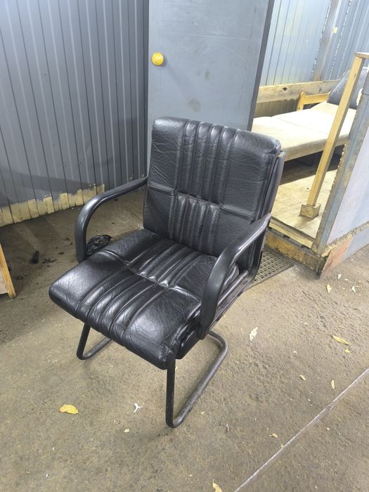 Продам столы стулья для автосервиса