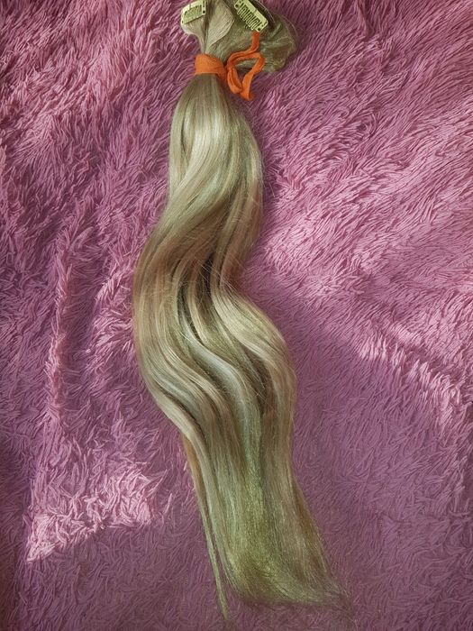 Волосы на заколках