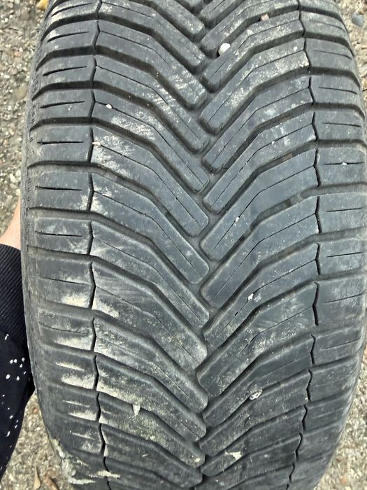 Vand 2 cauciucuri de iarna michelin