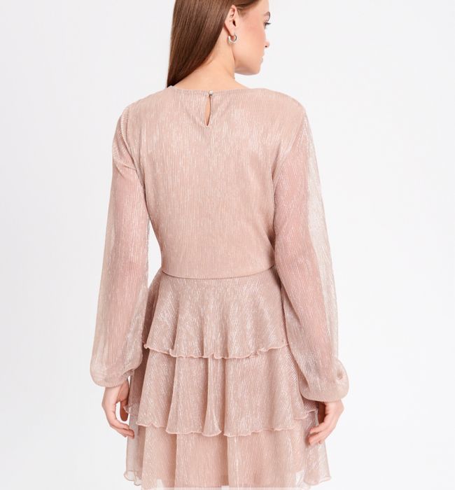 Дамска рокля в телесен цвят