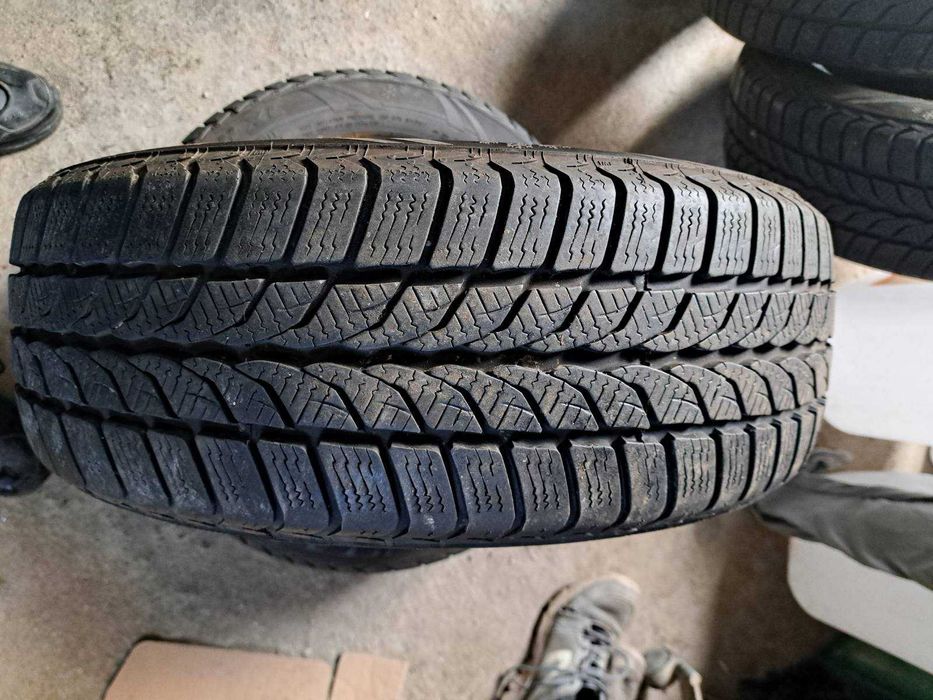 4 бр. Зимни гуми 195 x 55 x 16. Дълбок грайфер, произведени в Германия