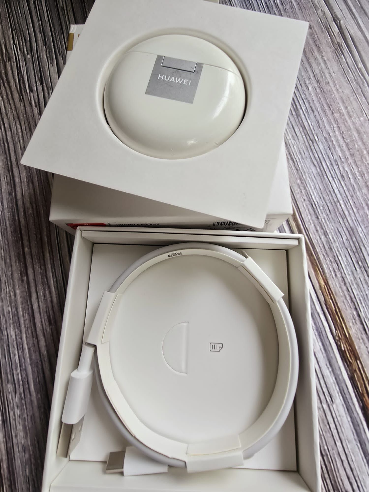 Casti wireless Huawei Freebuds 4 folosite stare buna
HUAWEI FreeBuds 4