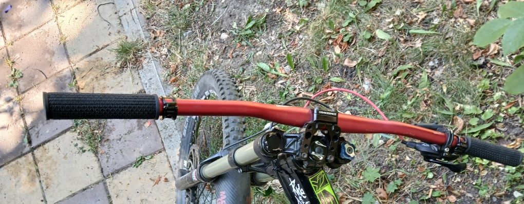 YT Industries  Downhill