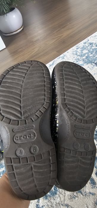 Vând crocs copii