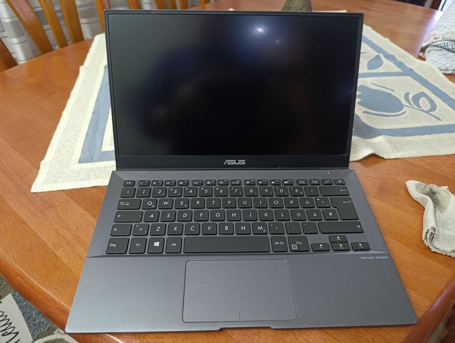 Продавам лаптоп Asus pro B9440UA