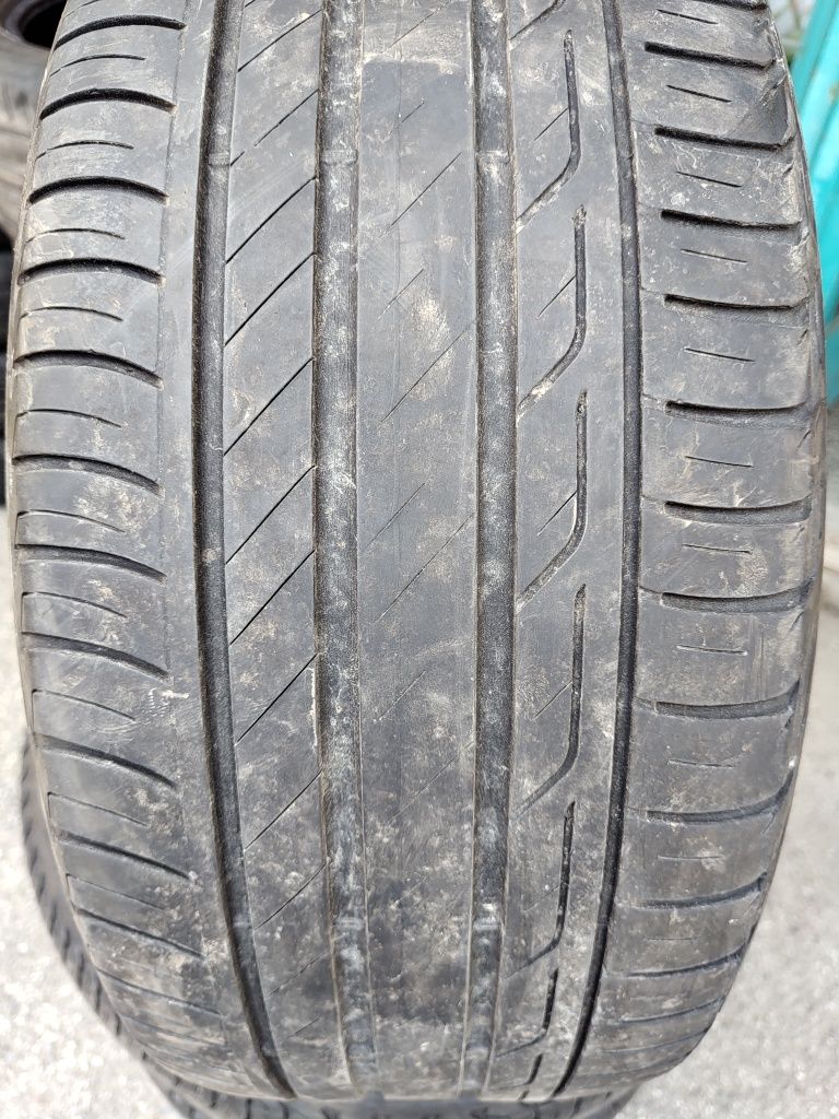 Продавам 2 летни гуми 225/45/17 Bridgestone