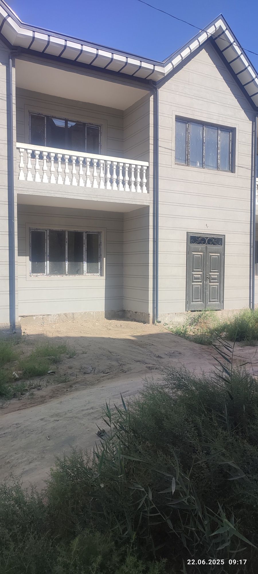 2 etaj uy opshi hona 8 ta  152 kvadrat