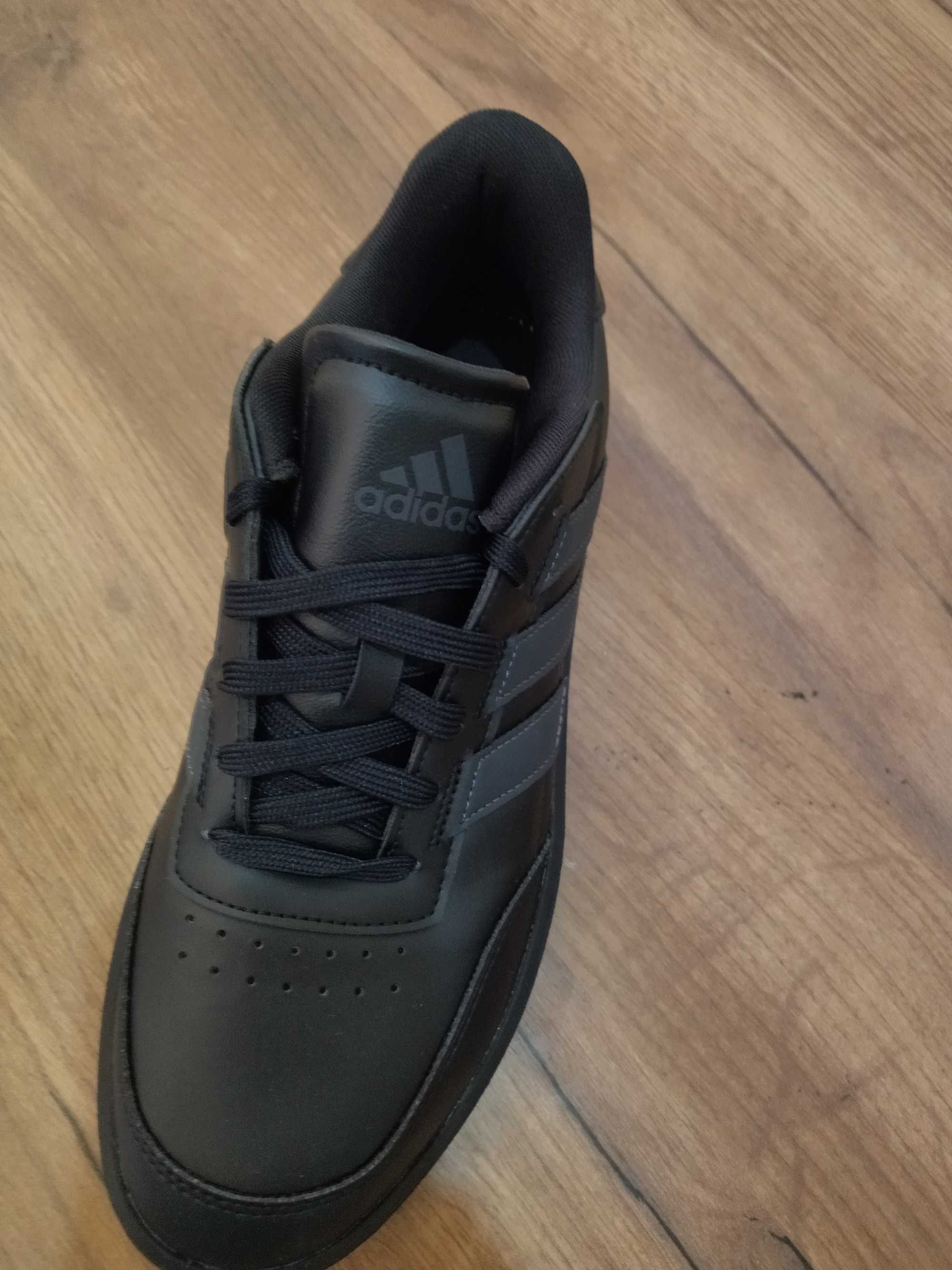 Кроссовки adidas