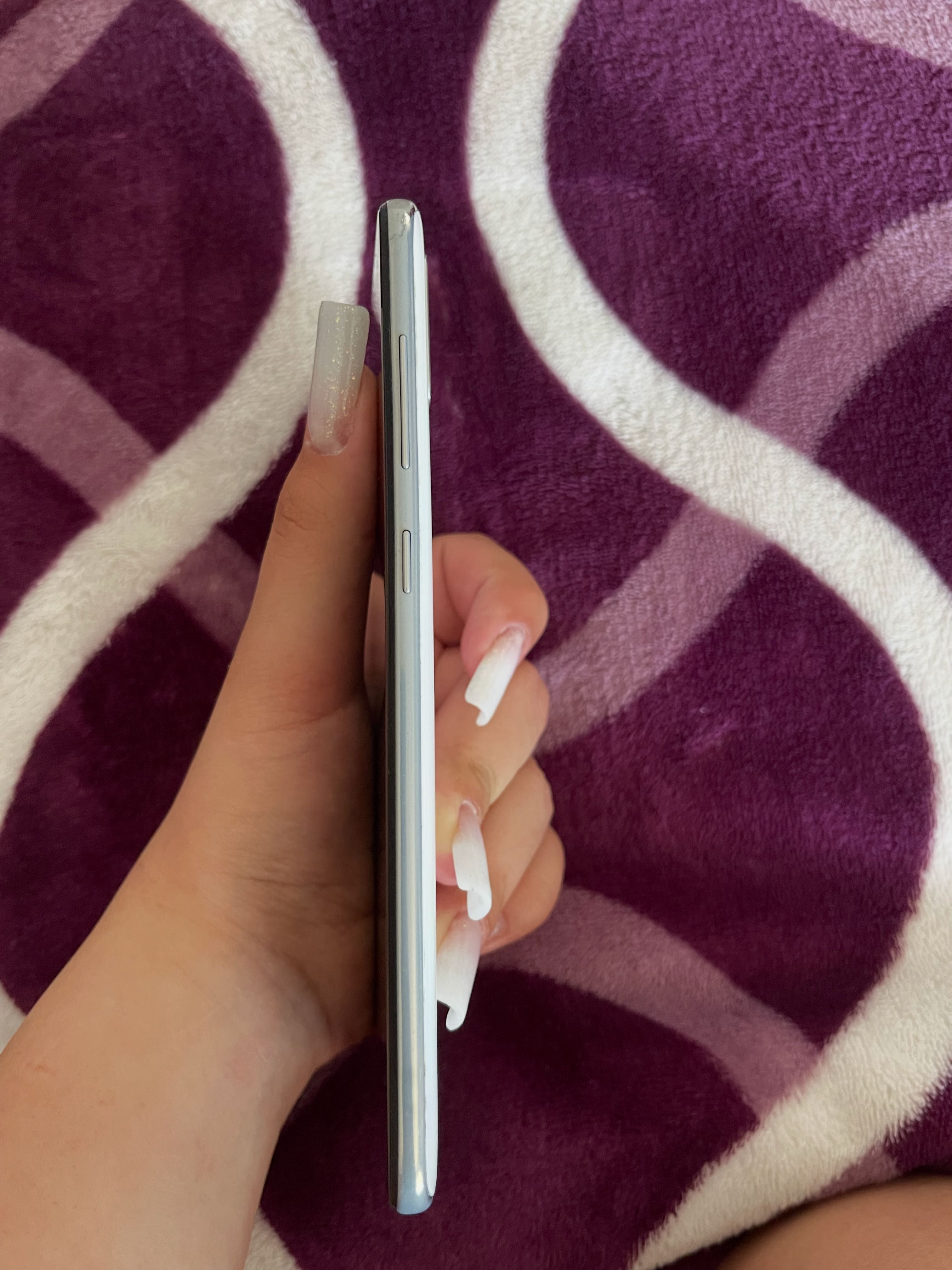 Vând Samsung galaxy A70 în stare perfectă. Ecranul nu are zgârieturi.